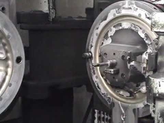 Dry Ice Blasting Machine To Clean The Steering Wheel Mould